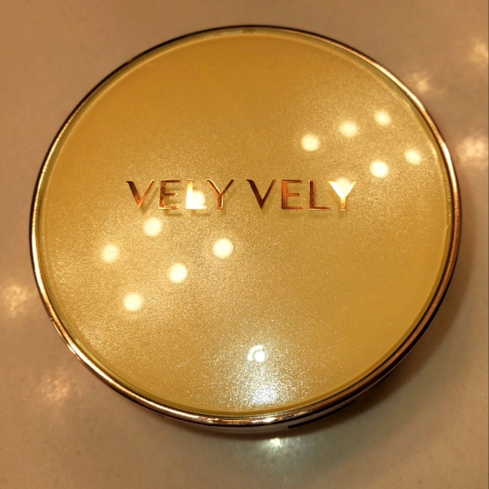 Vely Vely glow Cushion with spf50+